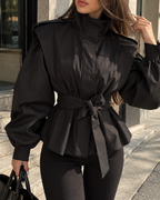Veste Maya noire courte ceinturée col montant